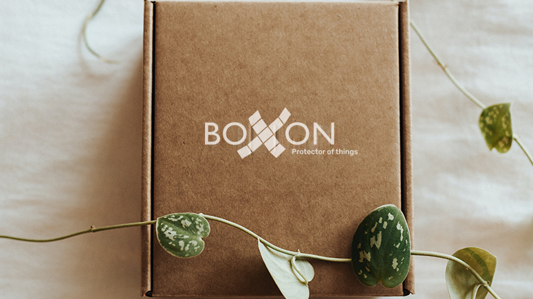Kasse med Boxon logo hvid